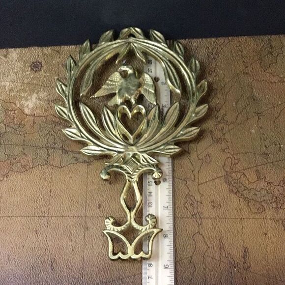 Trivet ￼￼ Solid brass eagle trivet By Virginia Metalcraft - Picture 1 of 4